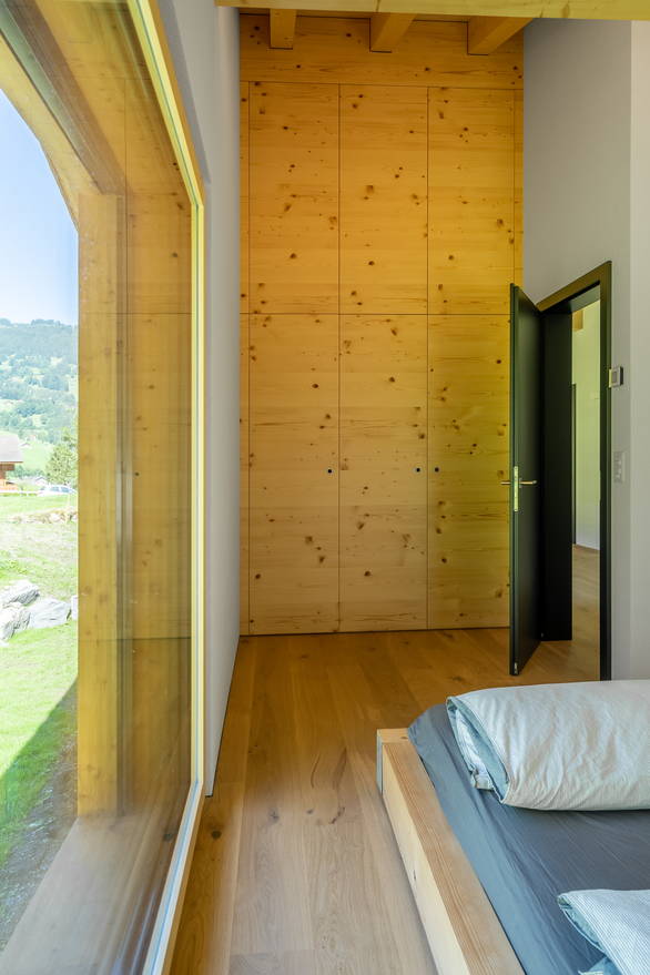 Hochschrank in Fichte astig | Holzkreation Schmid Grindelwald