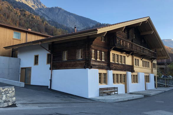 Denkmalpflege Fenster Geigenbauschule Brienz | Holzkreation Schmid Grindelwald