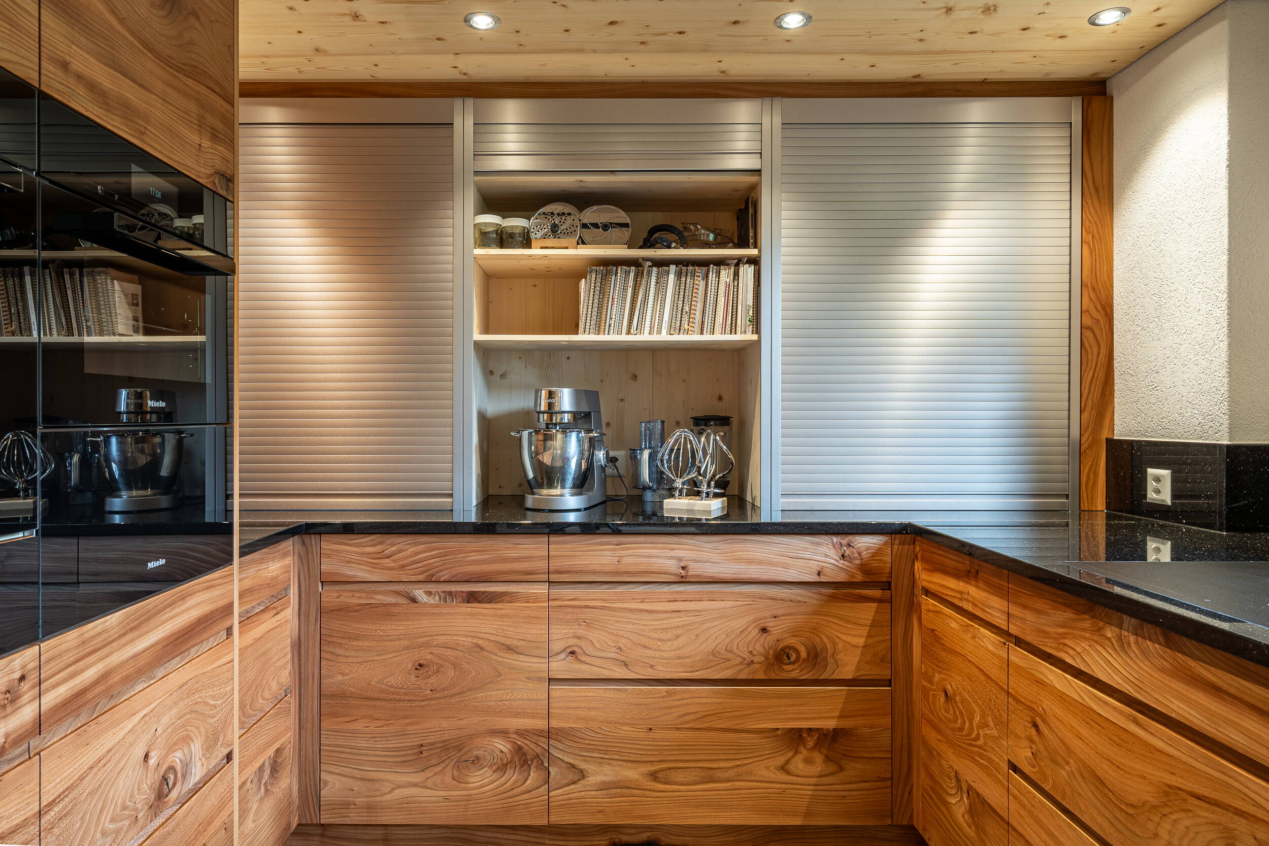 Küche aus Ulmenholz | Holzkreation Schmid Grindelwald