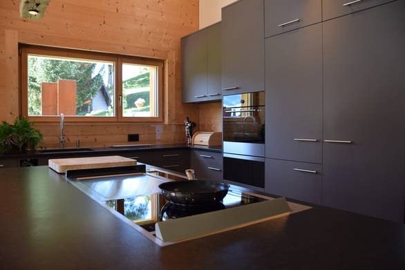 Küche in Eiche Altholz | Holzkreation Schmid Grindelwald